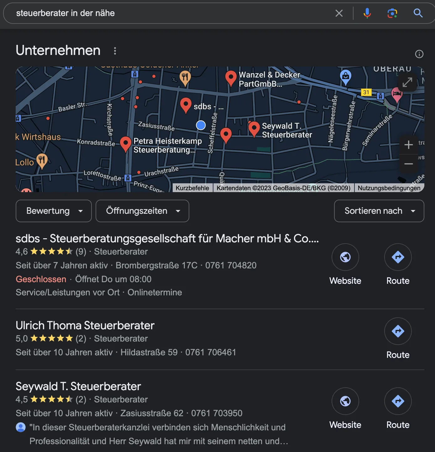 steuerberater-in-der-naehe Google-Maps-Ergebnisse für Steuerberater in der Nähe mit Kartenausschnitt Freiburg und Kanzlei-Listings